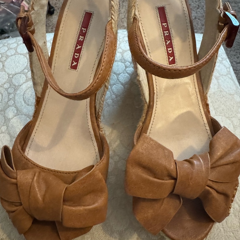 Prada Women's tan wedges, great condition, wear with literally anything 😍